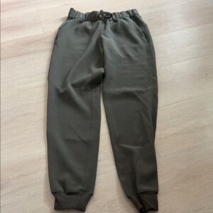 Lululemon on the fly Olive Jogger Pants
